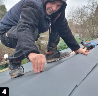 Tag med indbygget solceller: Sigt over tre plader Tag med indbygget solceller: Sigt over tre plader